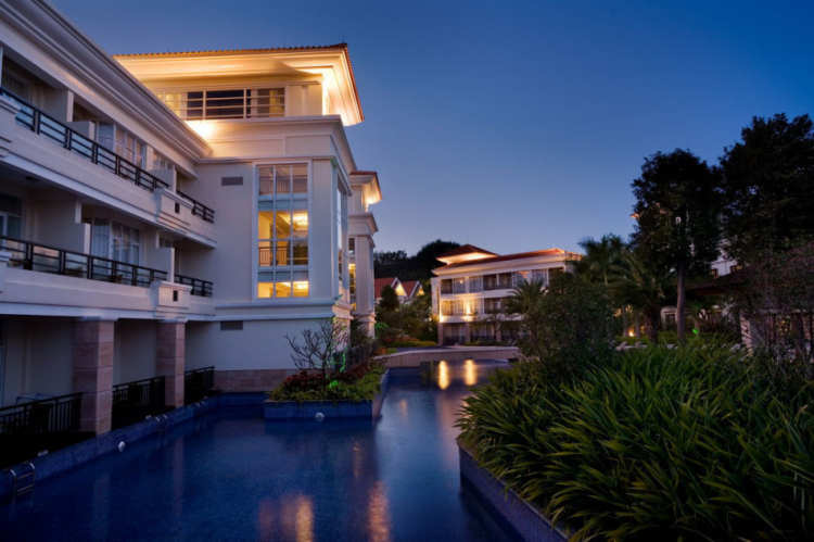 東莞塘廈三正半山酒店