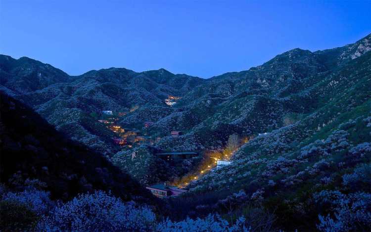 北京長城腳下的公社