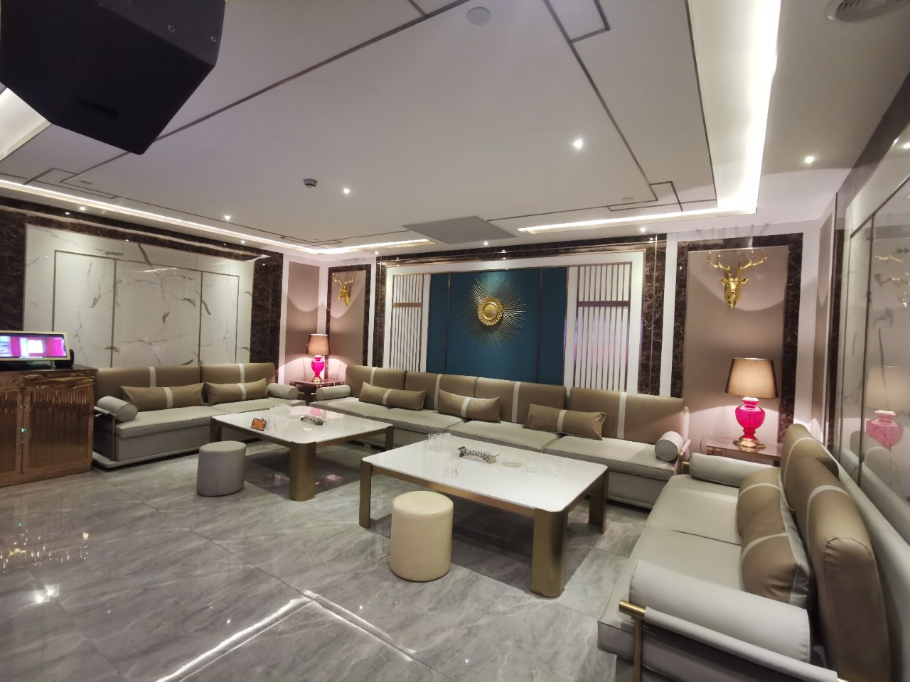 宜春愛尚KTV在線預(yù)訂送酒優(yōu)惠夜總會KTV