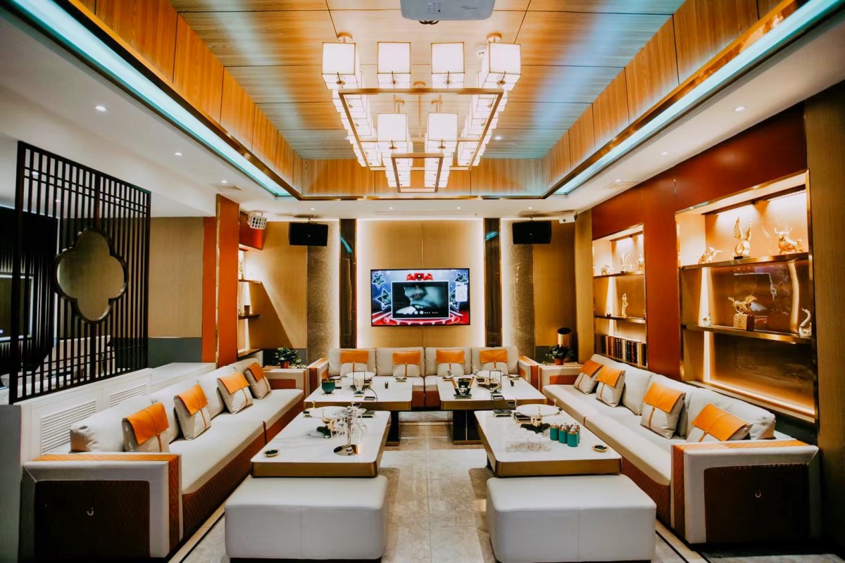 連云港金色年華商務(wù)夜總會KTV