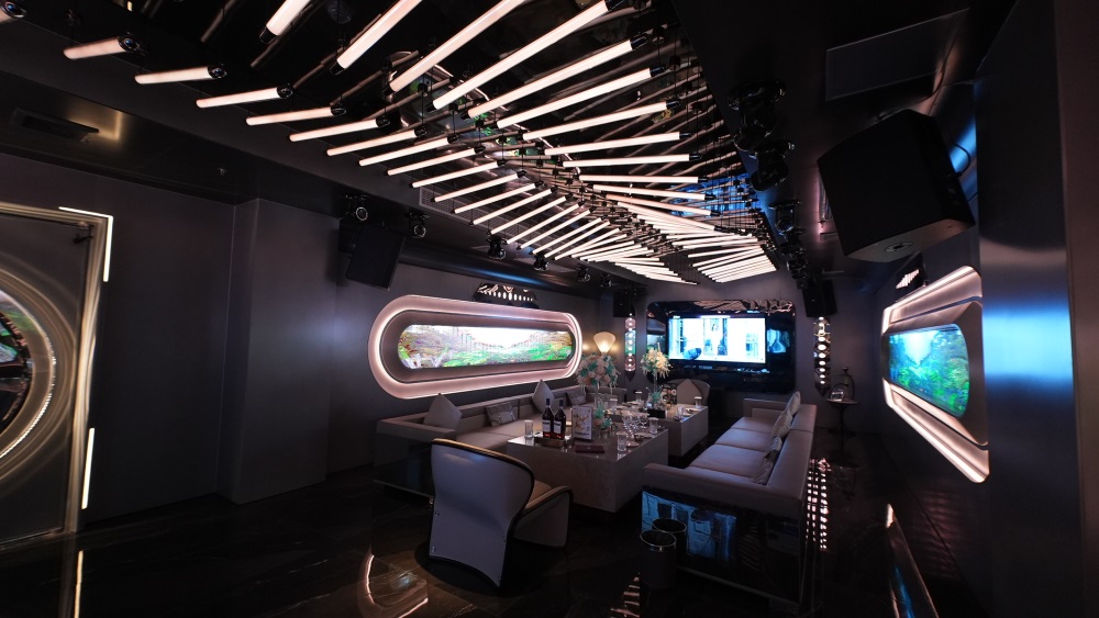 麗江十大商務(wù)KTV排名，再不瘋狂我們就老了